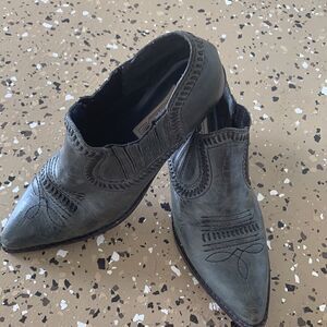 Circles brand booties